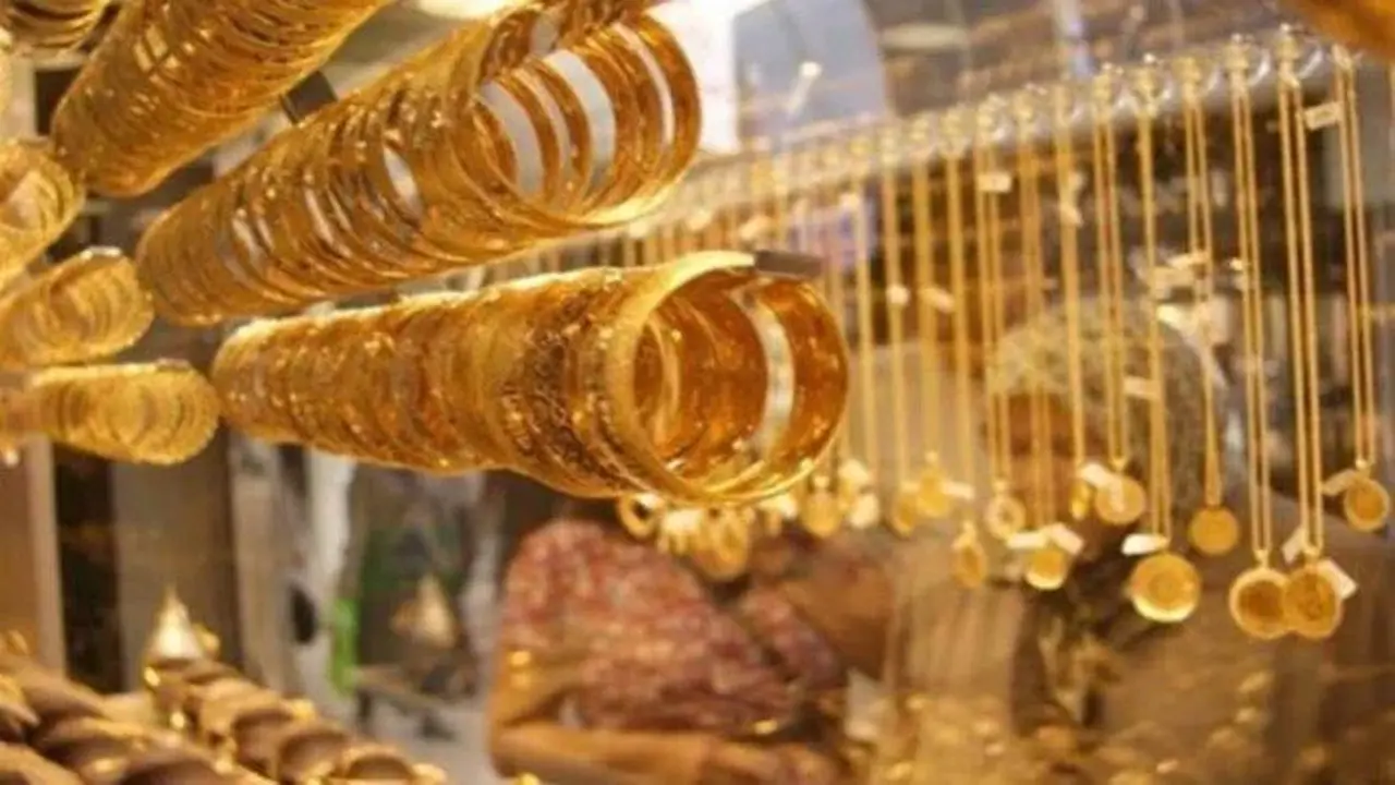 سعر جرام الذهب عيار 21 يتراجع اليوم في سوق الصاغة مع تحركات مترابطة لعياري 18 و24